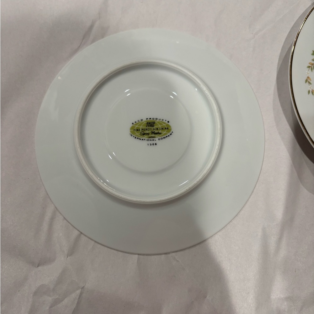 Ekco Vintage China Floral Saucer Set of 4 - âSpring Meadowâ Pattern - Picture 2 of 3